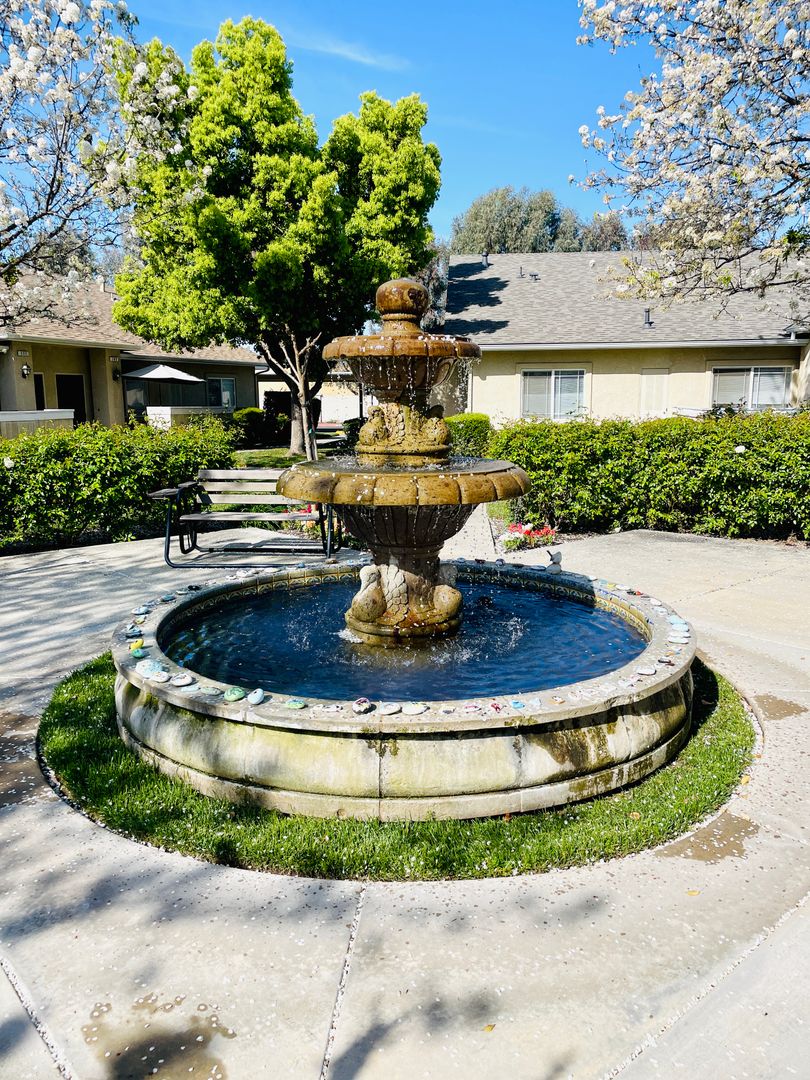 CLOVIS Apartment: 1994 SHAW AVE. #115