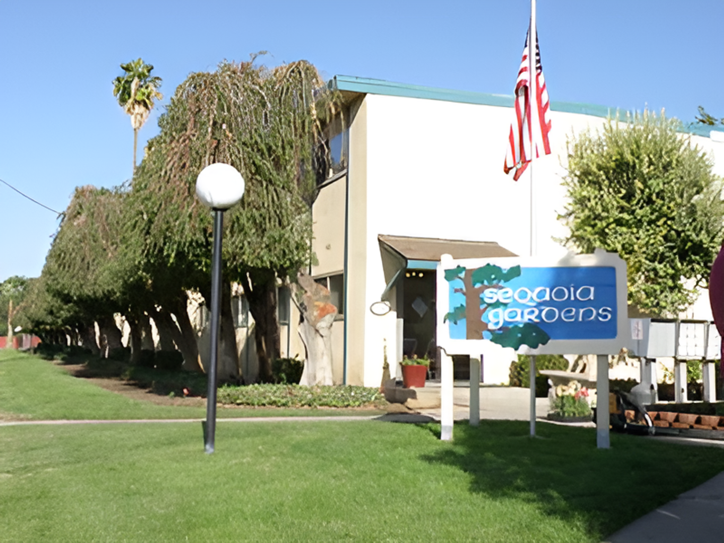 FRESNO Apartment: 3960 N. SANTA FE #F