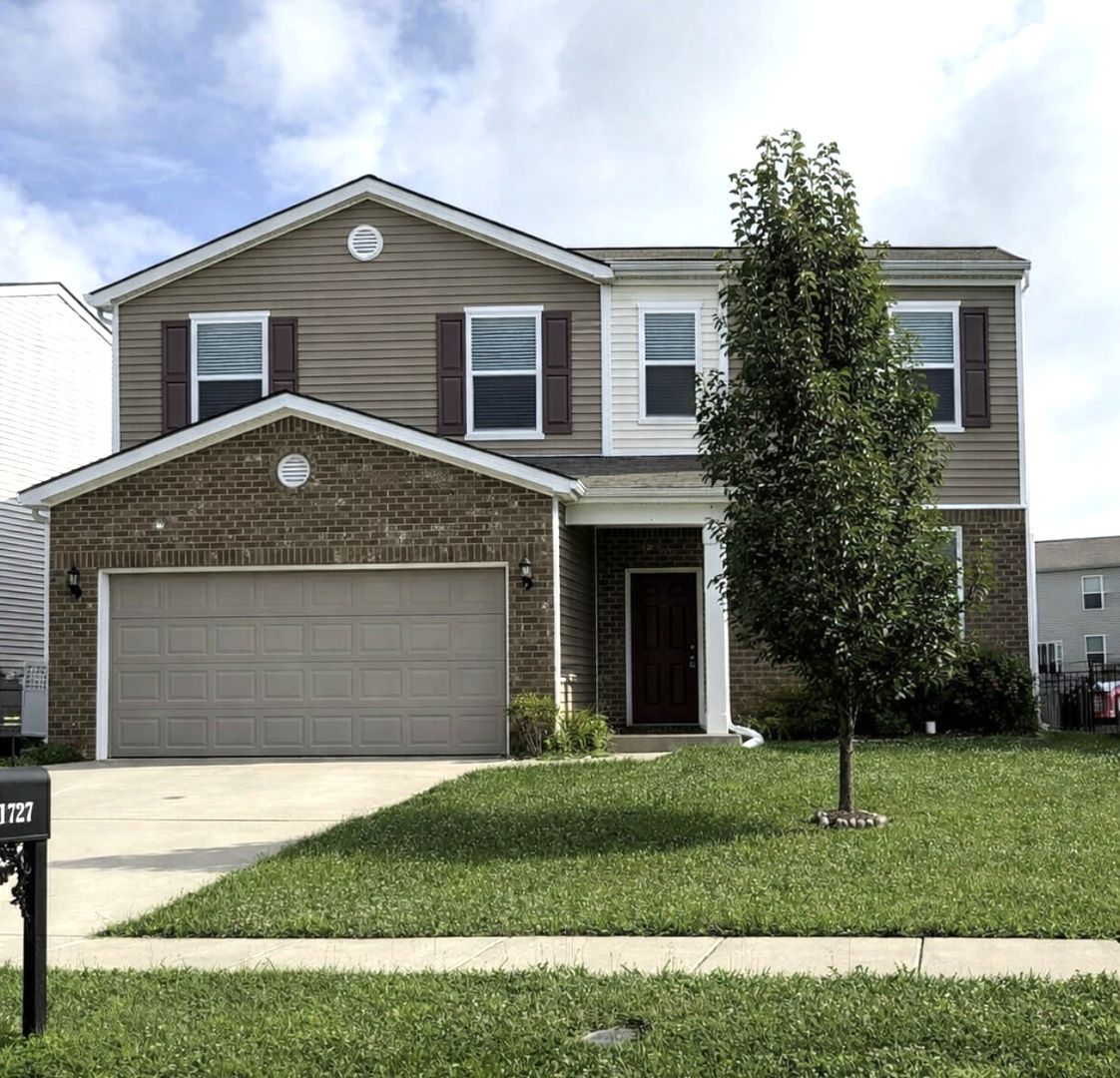 Louisville House: 11727 Trottingham Circle