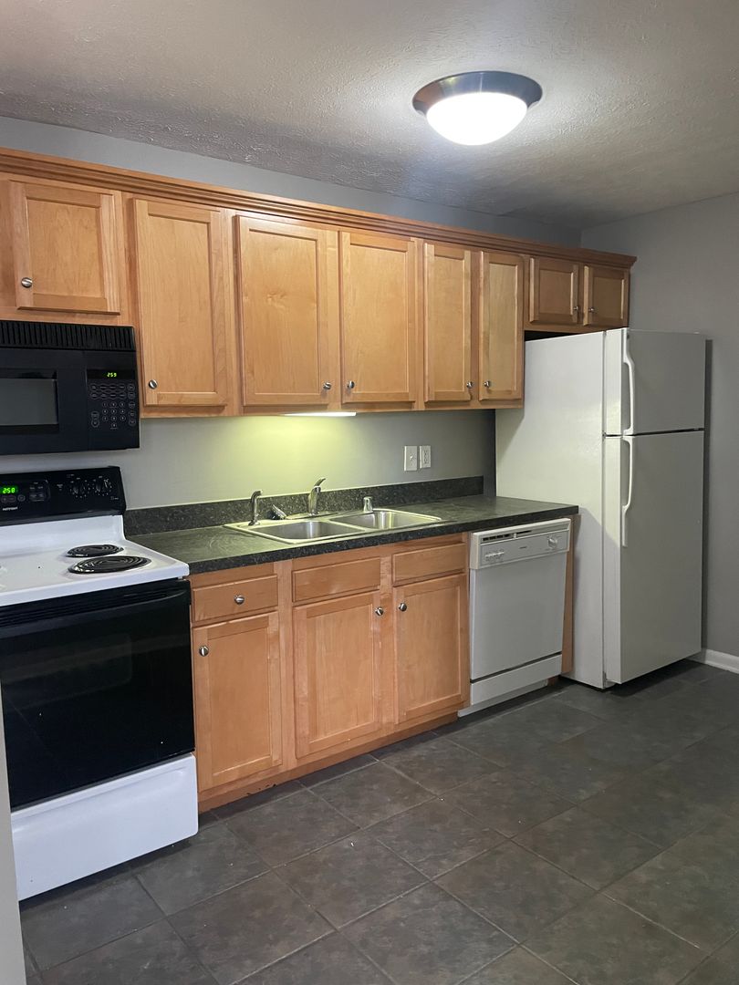 Louisville Apartment: 1829 Edenside Avenue