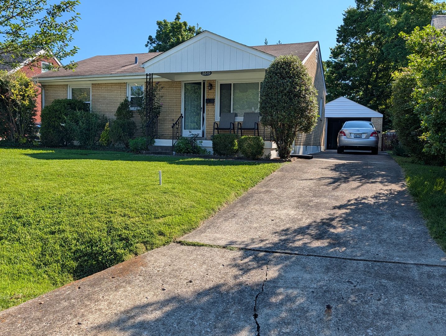 Louisville House: 3519 Whippoorwill Road