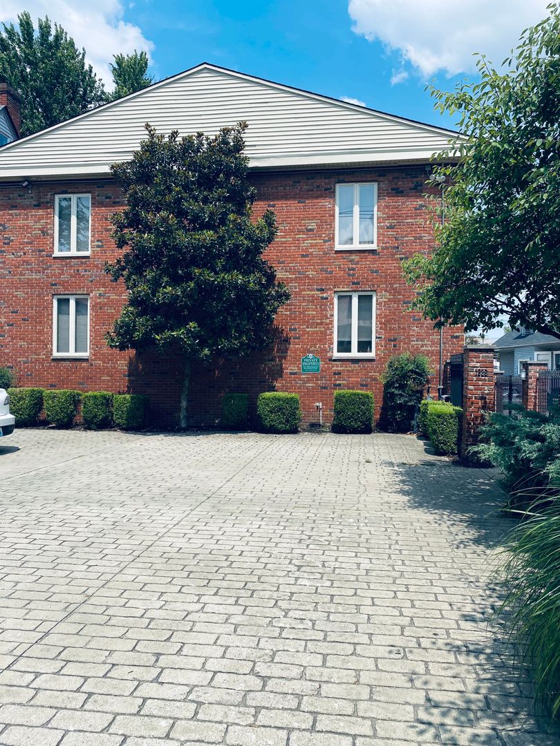 Louisville Apartment: 1829 Edenside Avenue