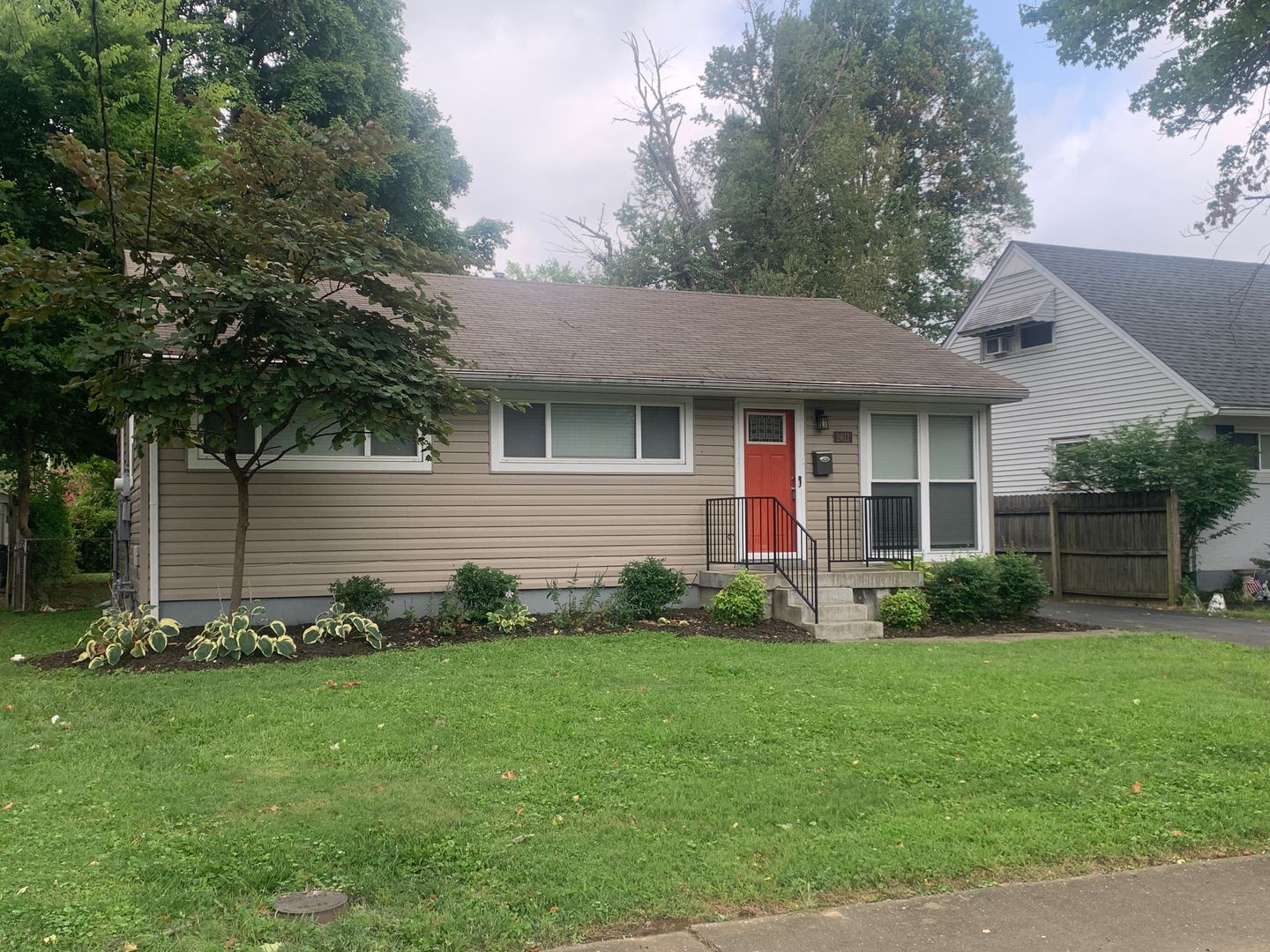 Louisville House: 2611 Gardiner Lane