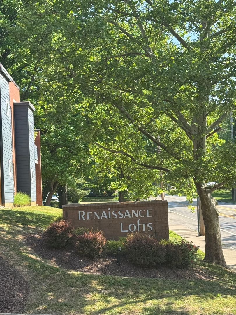 Louisville Apartment: 2745 Grinstead Drive, Unit 106