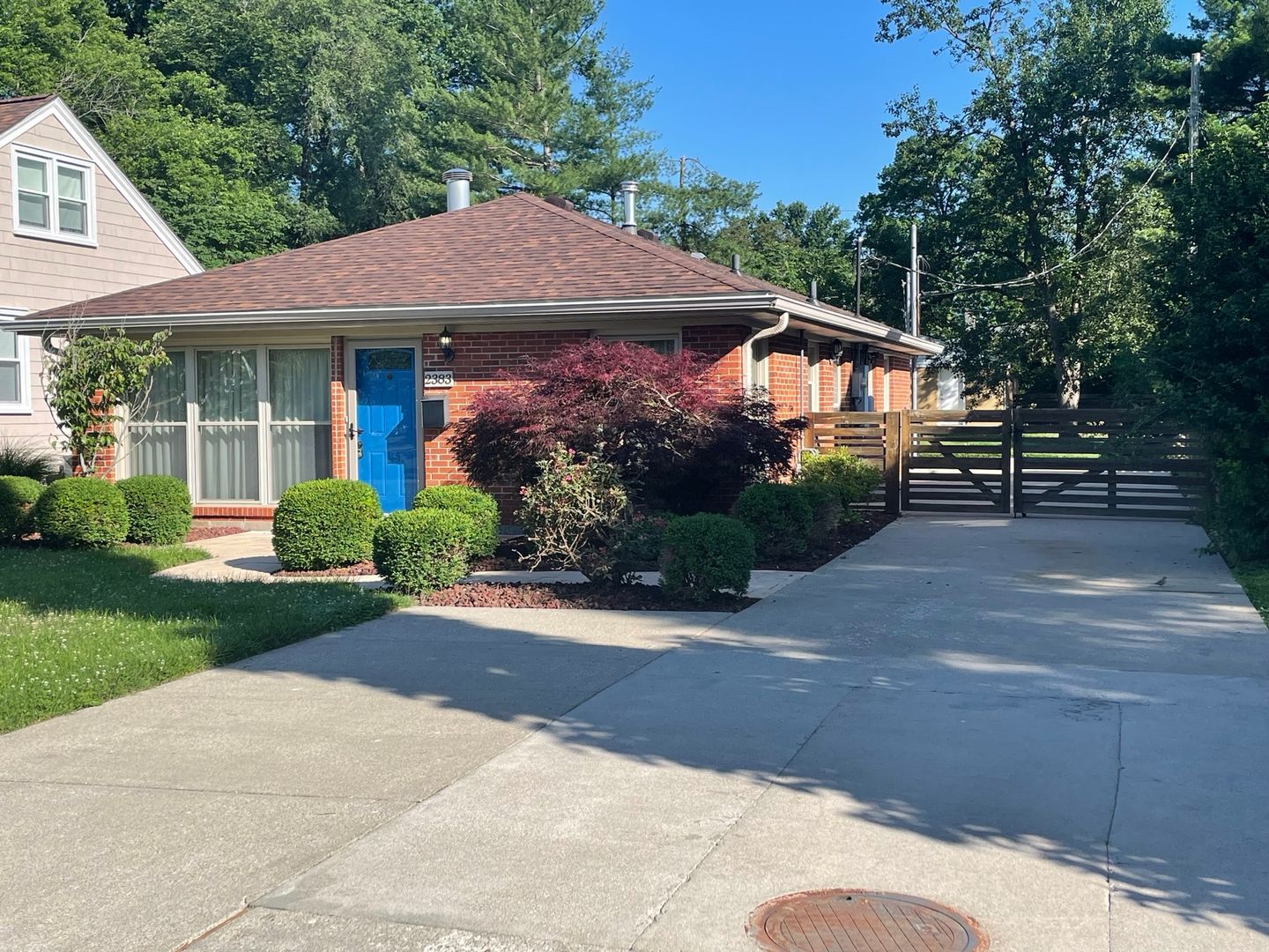 Louisville House: 2383 Clarendon Avenue