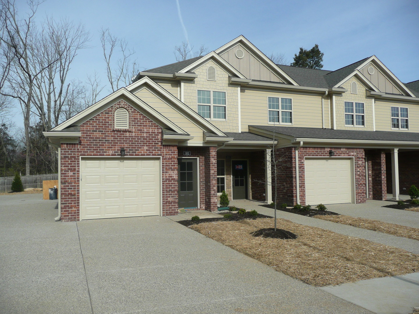 Louisville House: 100 Beckley Ridge Lane