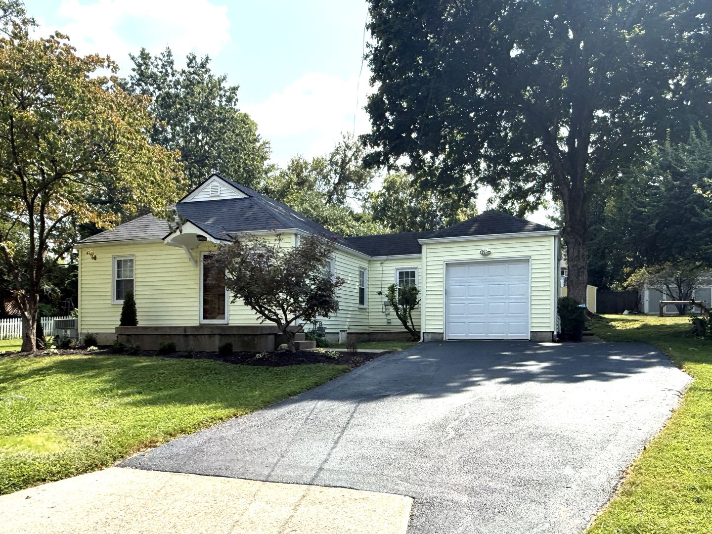 Louisville House: 11702 Kings Lane
