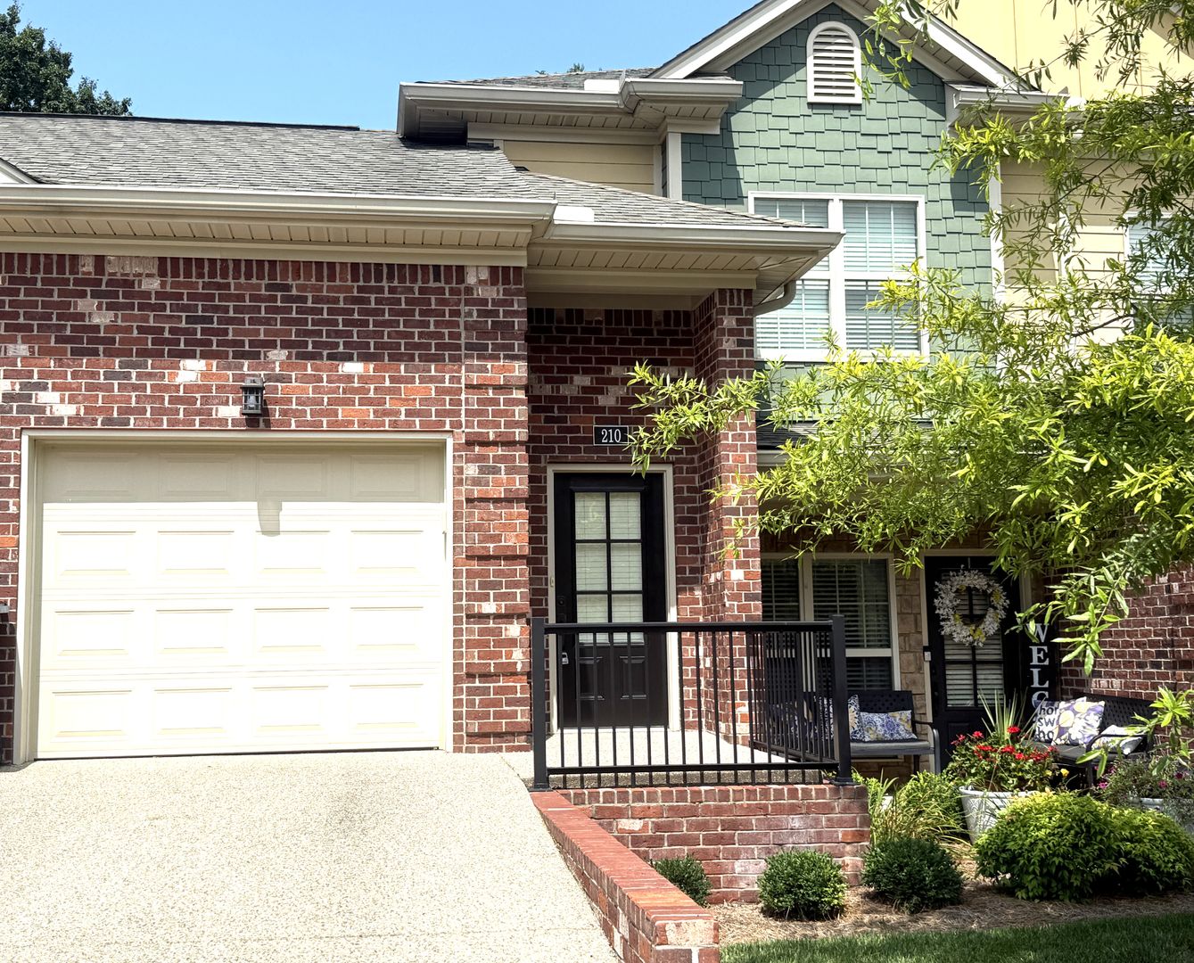 Louisville House: 210 Beckley Ridge Lane