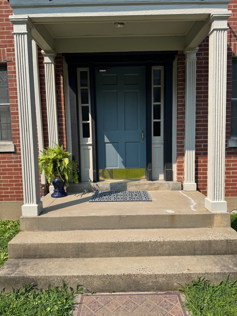 Louisville Apartment: 2079 Douglass Blvd