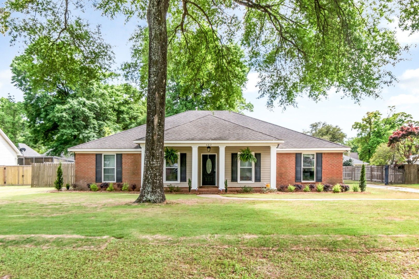 Satsuma House: 612 Vaughn Dr S