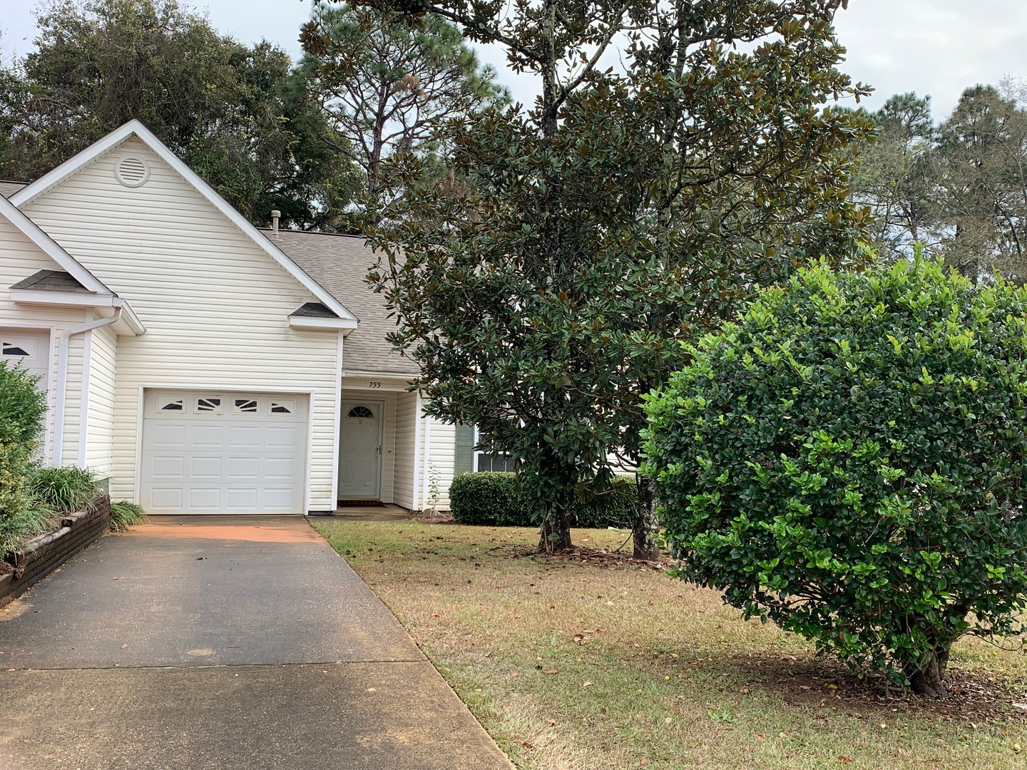 Mobile House: 755 Willow Springs Drive