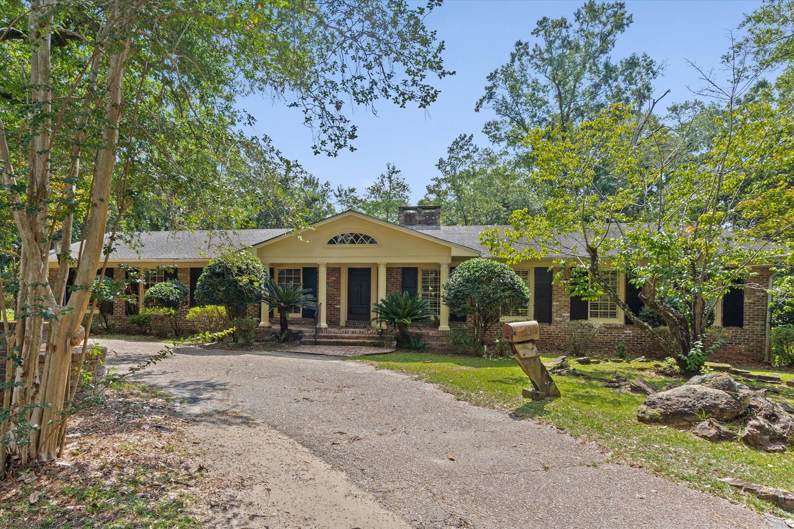 Mobile House: 246 South McGregor Ave.