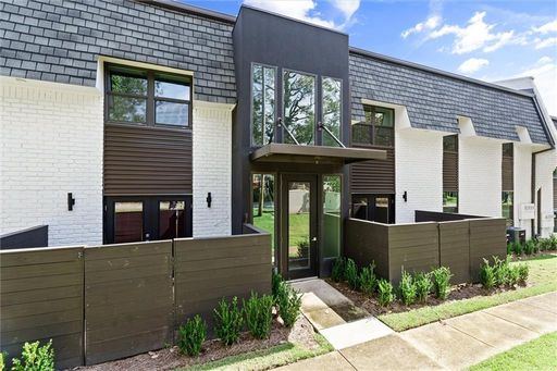 SPRINGHILL OAKS CONDOMINIUMS – photo 1