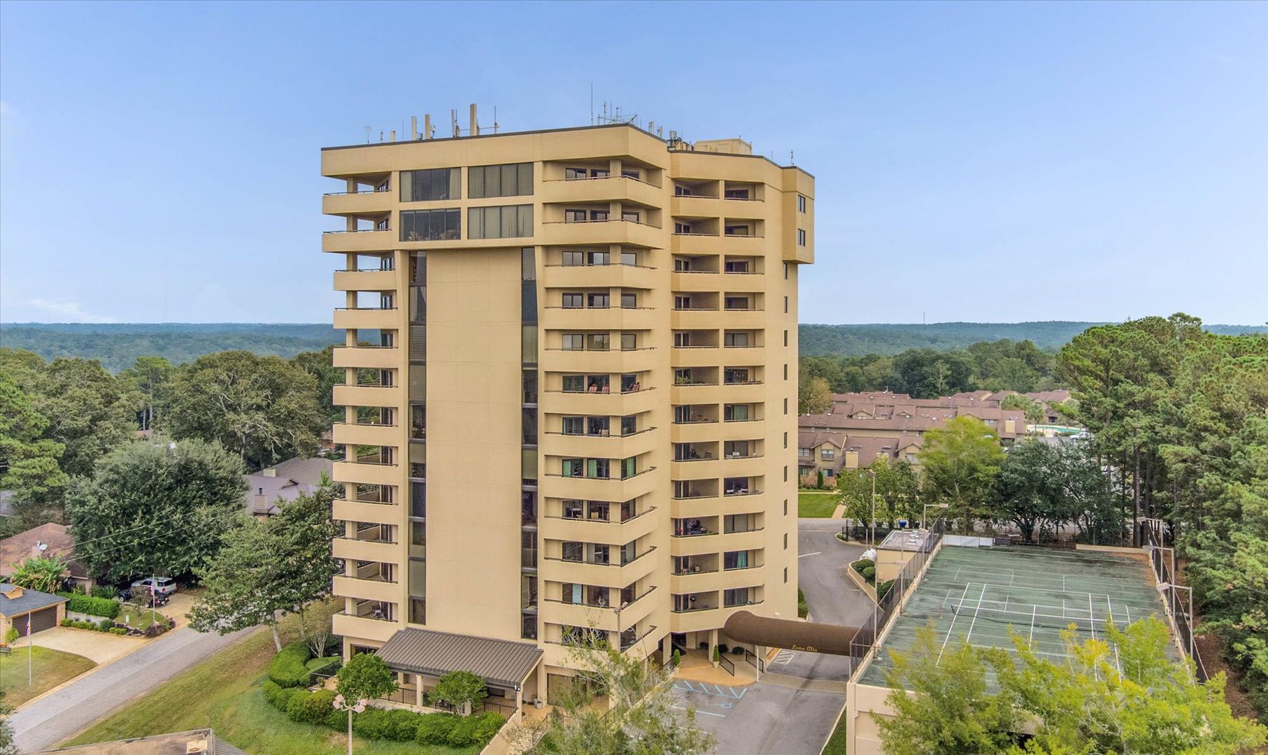 GREAT COMMUTE & AMENITIES