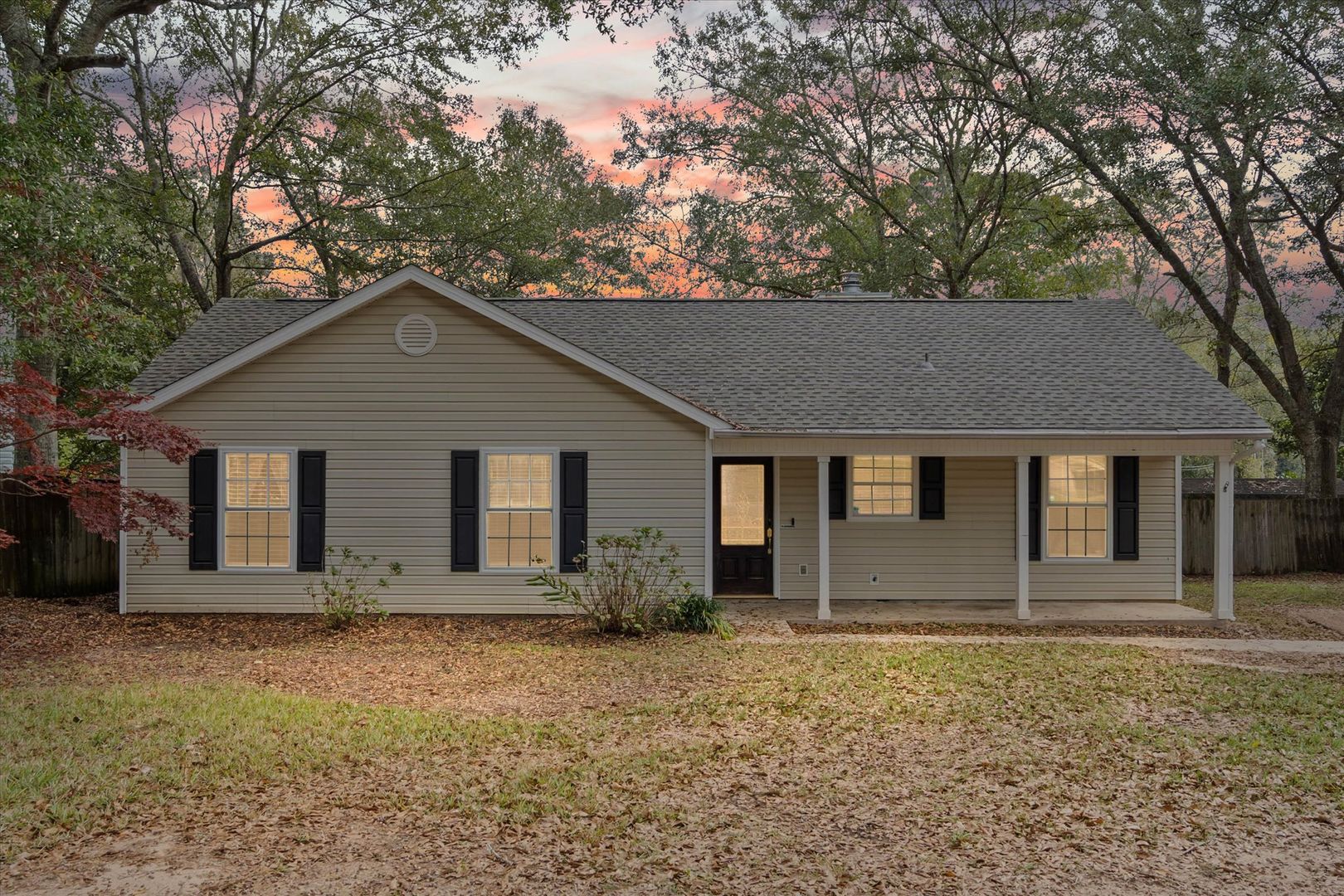 Daphne House: 142 Appomatox Dr