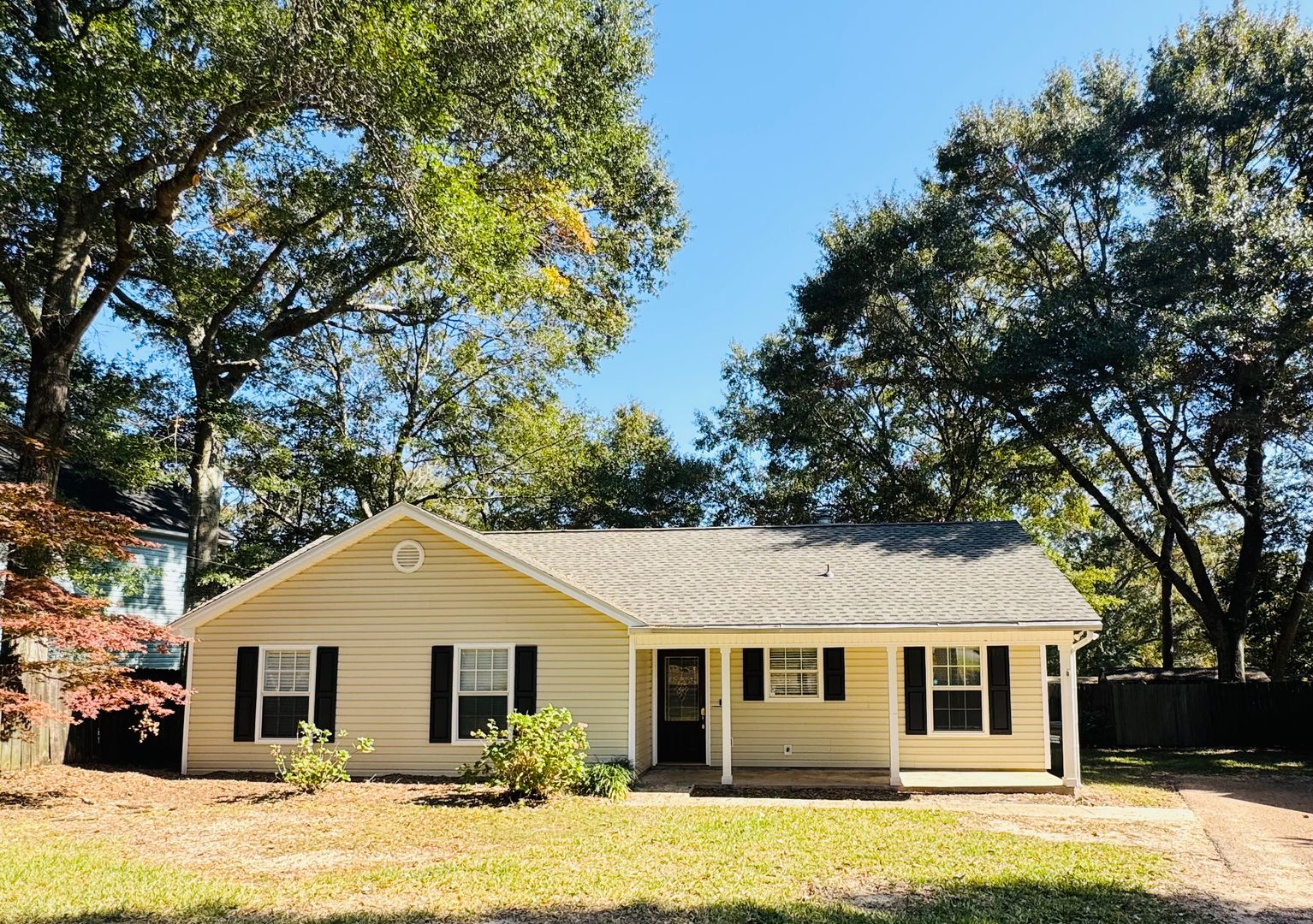 Daphne House: 142 Appomatox Dr