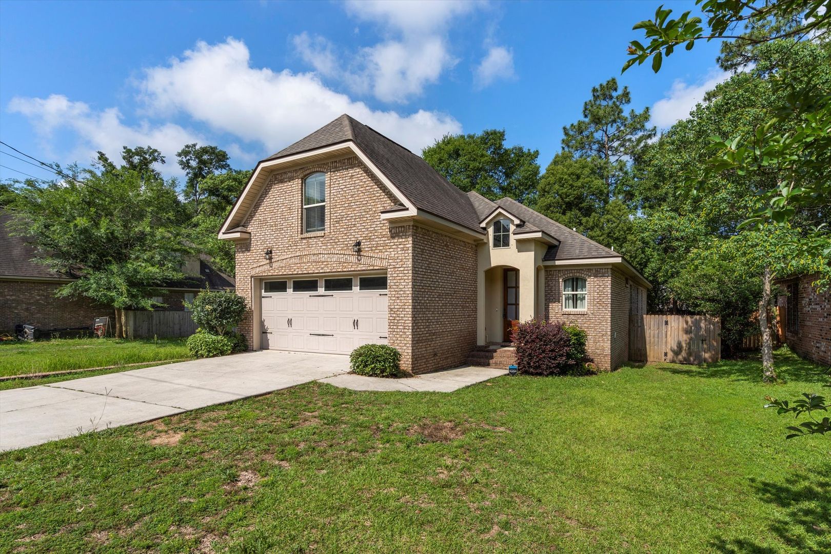 Mobile House: 1056 Linlen Ave.