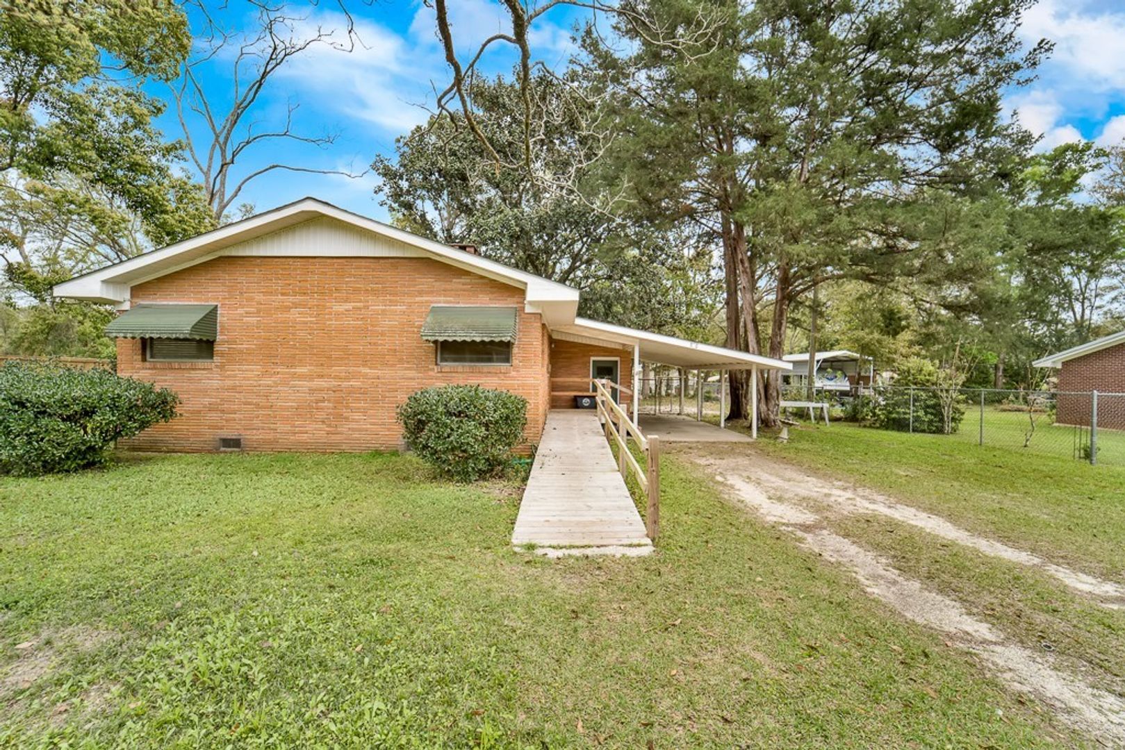 Fairhope House: 359 Wisteria St