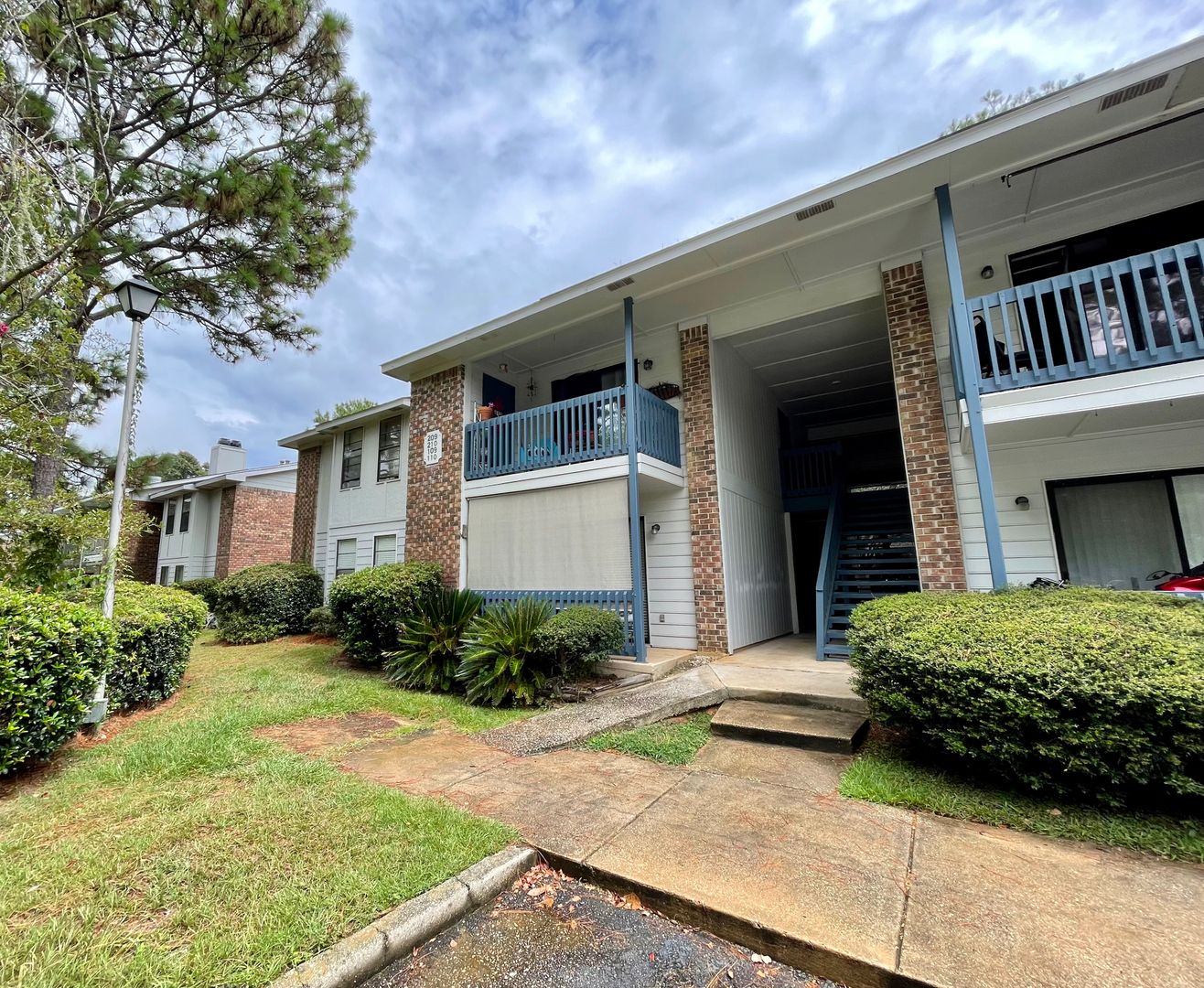 Mobile House: 6040 Grelot Road