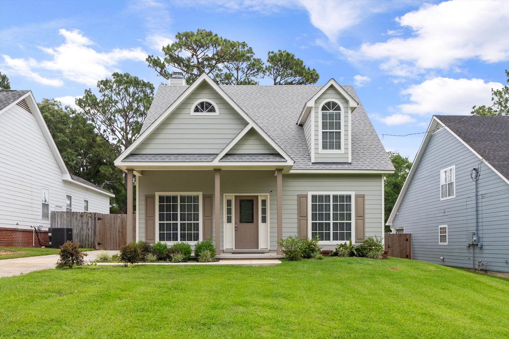 Mobile House: 1009 Pinemont Dr