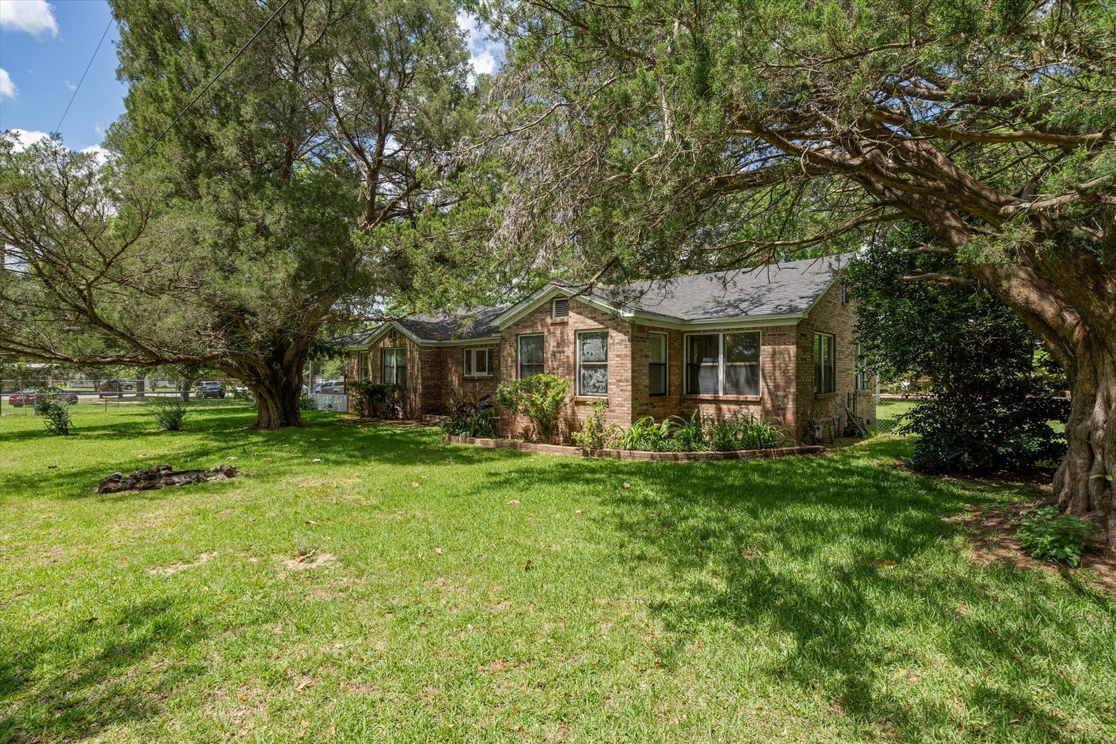 Theodore House: 6238 Creel Road