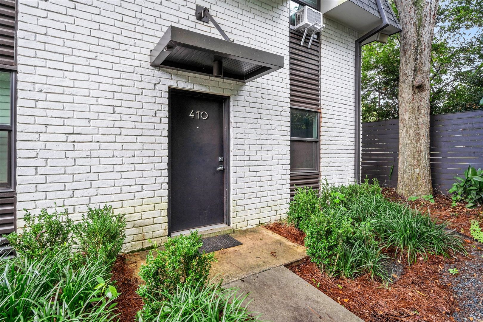 SPRING HILL OAKS CONDOMINIUMS