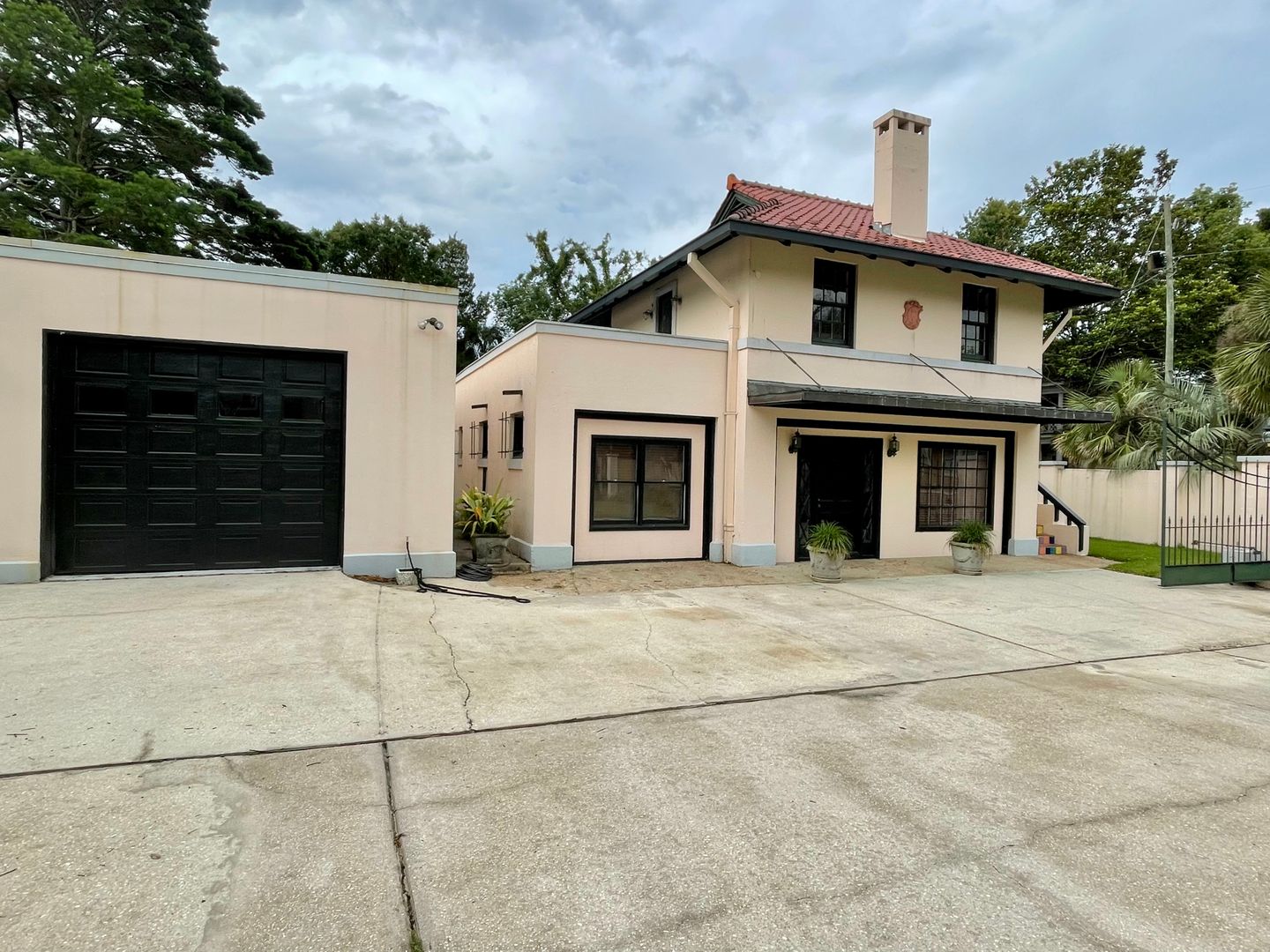 Mobile House: 1615 Government Street