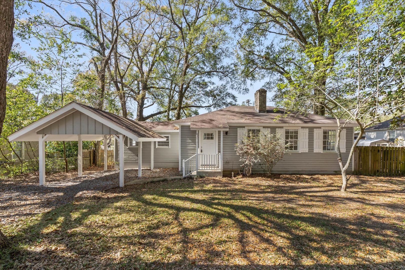 Mobile House: 5213 Pineview Lane