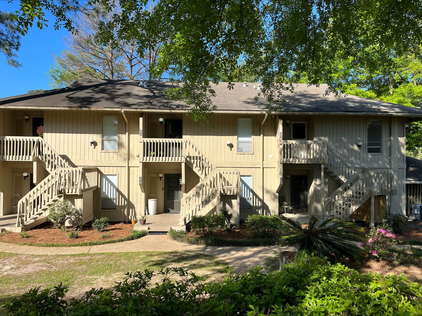 Daphne House: 2069 Sea Cliff Dr N