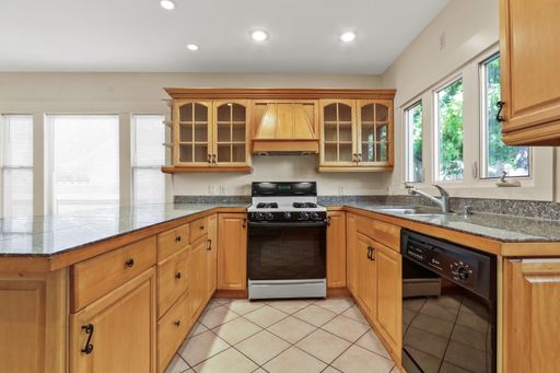 2723 E 8th St, Long Beach, CA 90804-4717