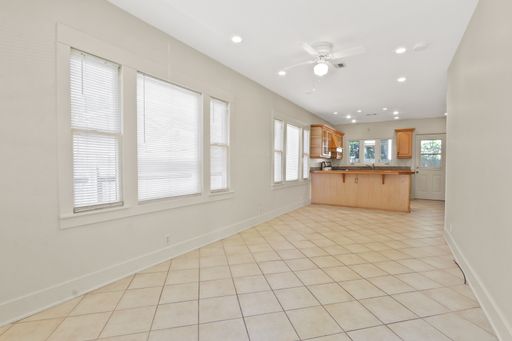 2723 E 8th St, Long Beach, CA 90804-4717