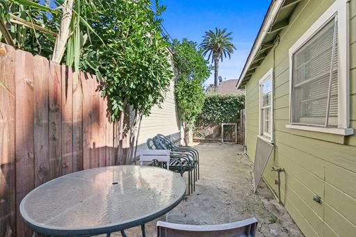 2723 E 8th St #B, Long Beach, CA 90804
