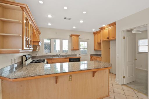 2723 E 8th St, Long Beach, CA 90804-4717