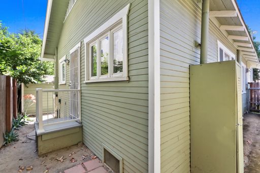 2723 E 8th St, Long Beach, CA 90804-4717