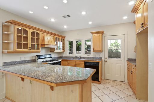 2723 E 8th St, Long Beach, CA 90804-4717