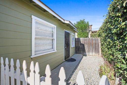 2723 E 8th St #B, Long Beach, CA 90804