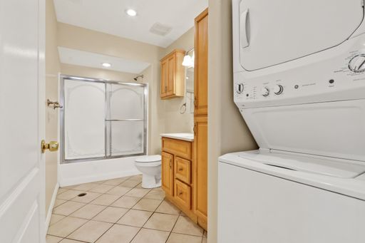 2723 E 8th St, Long Beach, CA 90804-4717