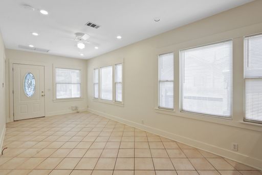 2723 E 8th St, Long Beach, CA 90804-4717