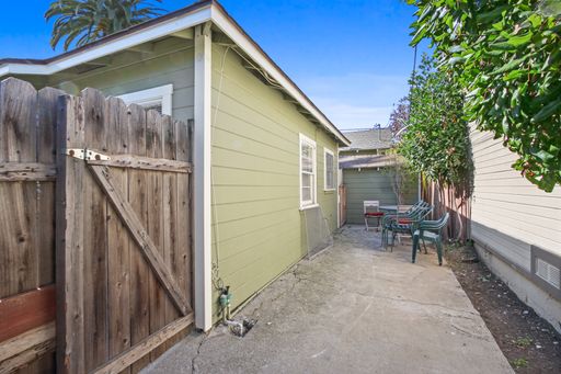 2723 E 8th St #B, Long Beach, CA 90804