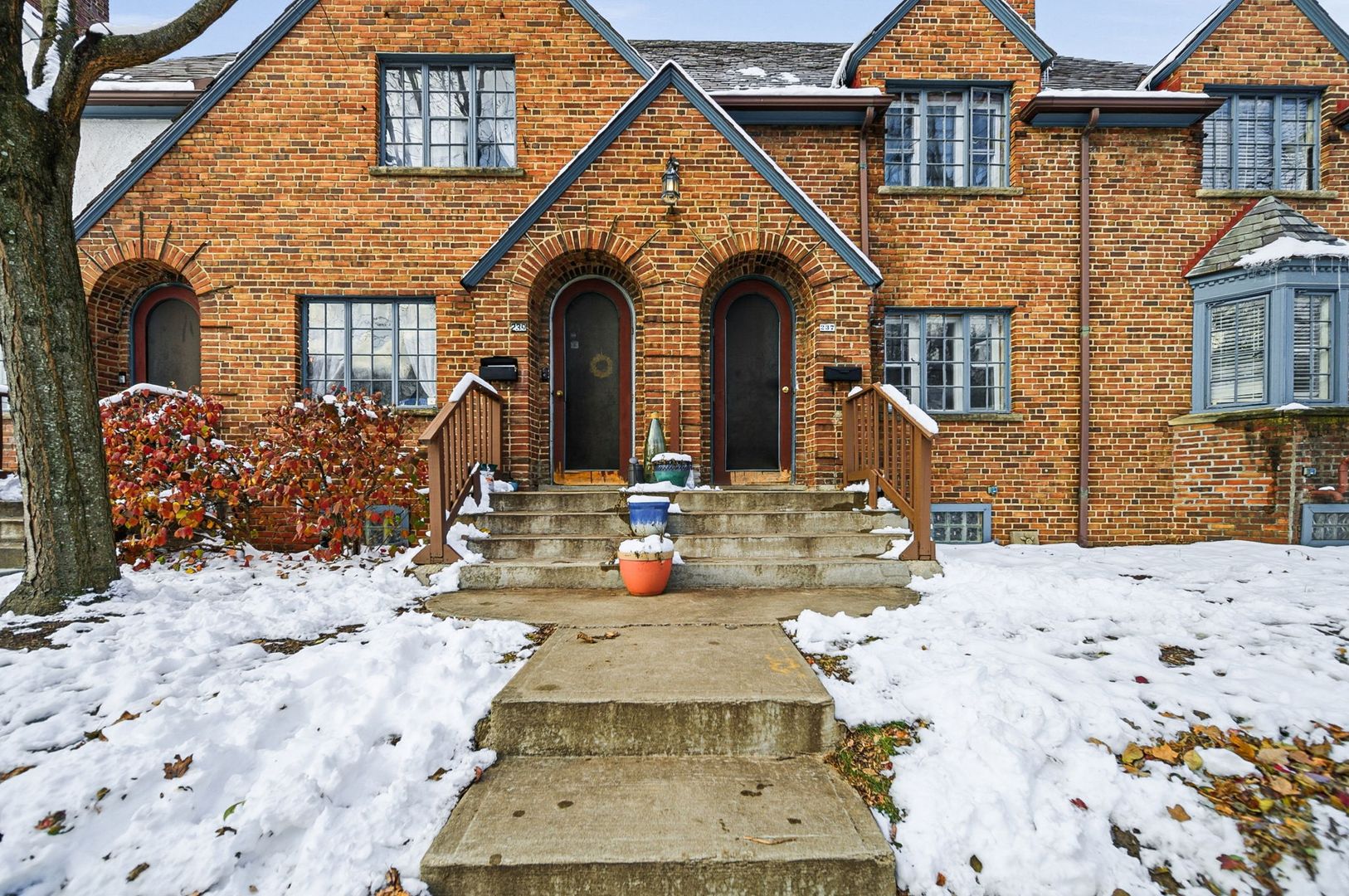 Columbus House: 237 Rhoads Ave