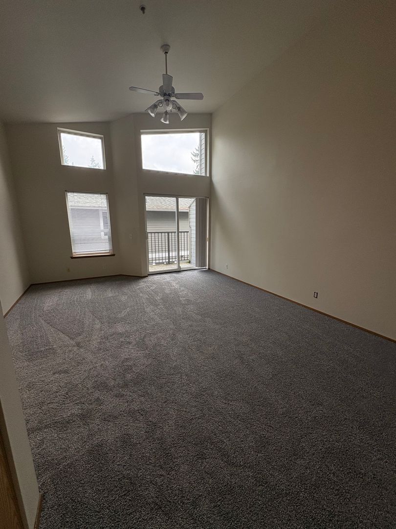 Shoreline Apartment: 1302 N 152nd St