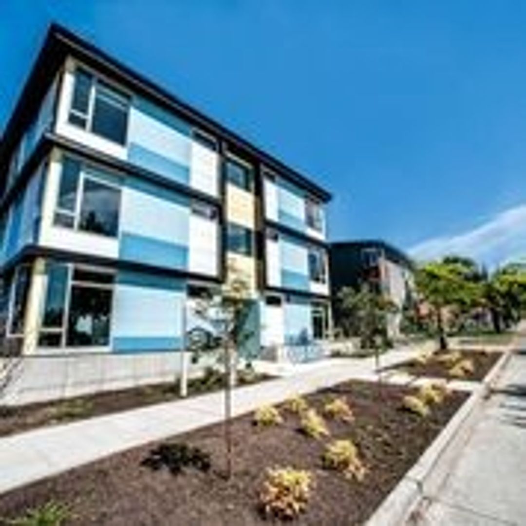 Seattle Apartment: 838 NE 69th St