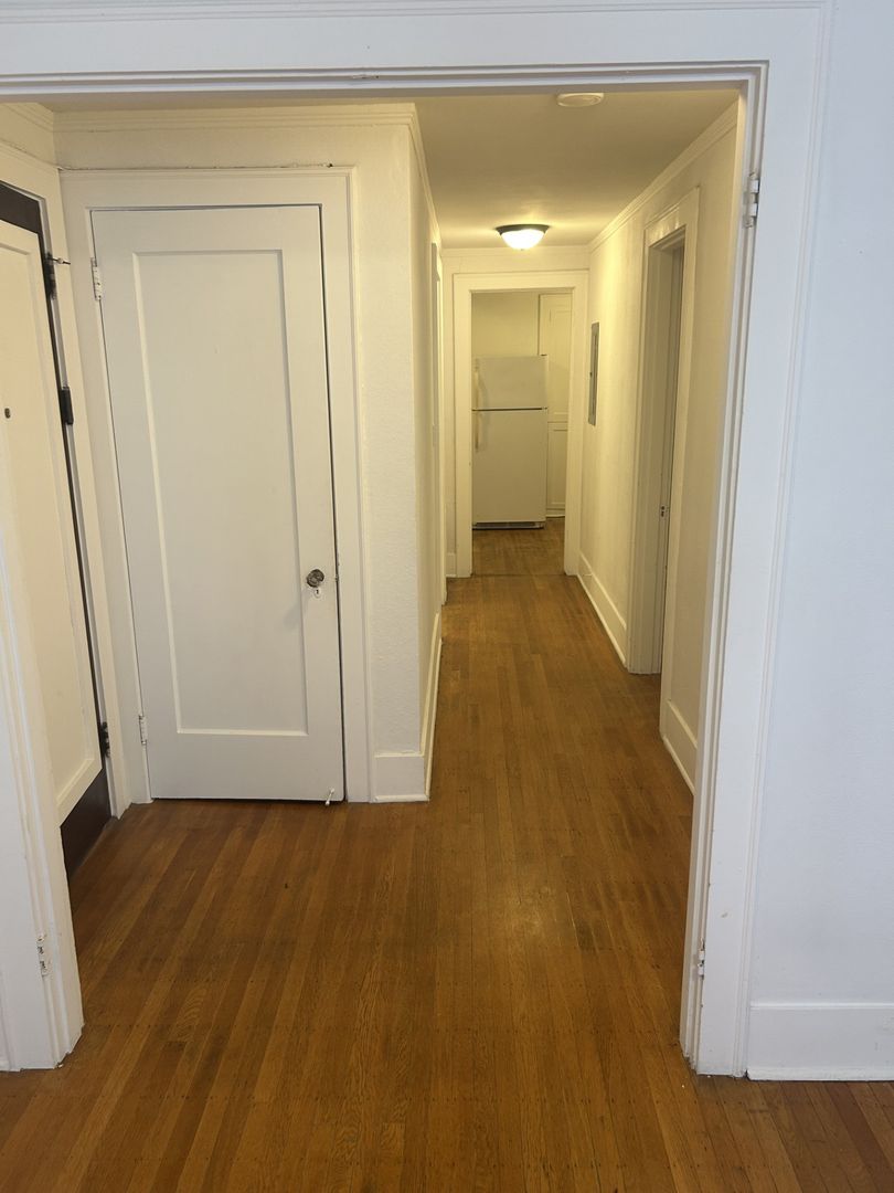 Seattle Apartment: 4737 Brooklyn Ave Ne