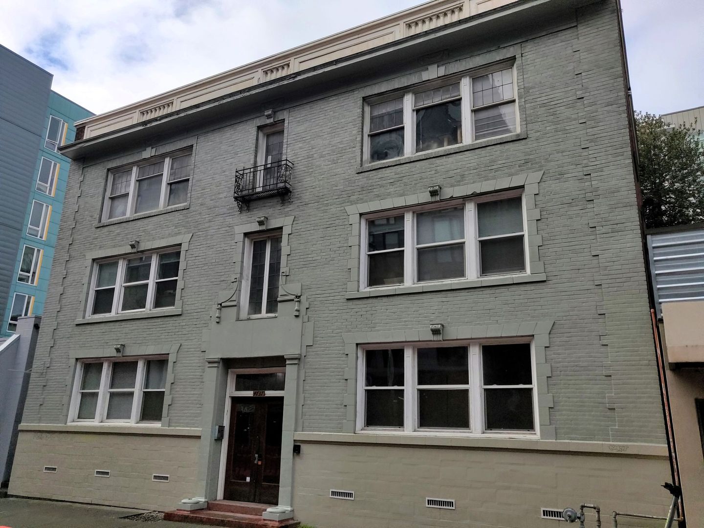 Seattle Apartment: 4737 Brooklyn Ave Ne