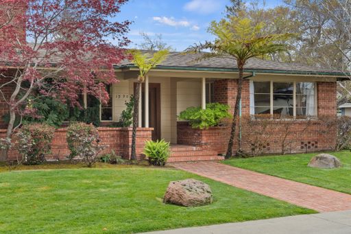 Iconic Birge Clark California Ranch in Palo Alto’s Leland Manor – photo 1