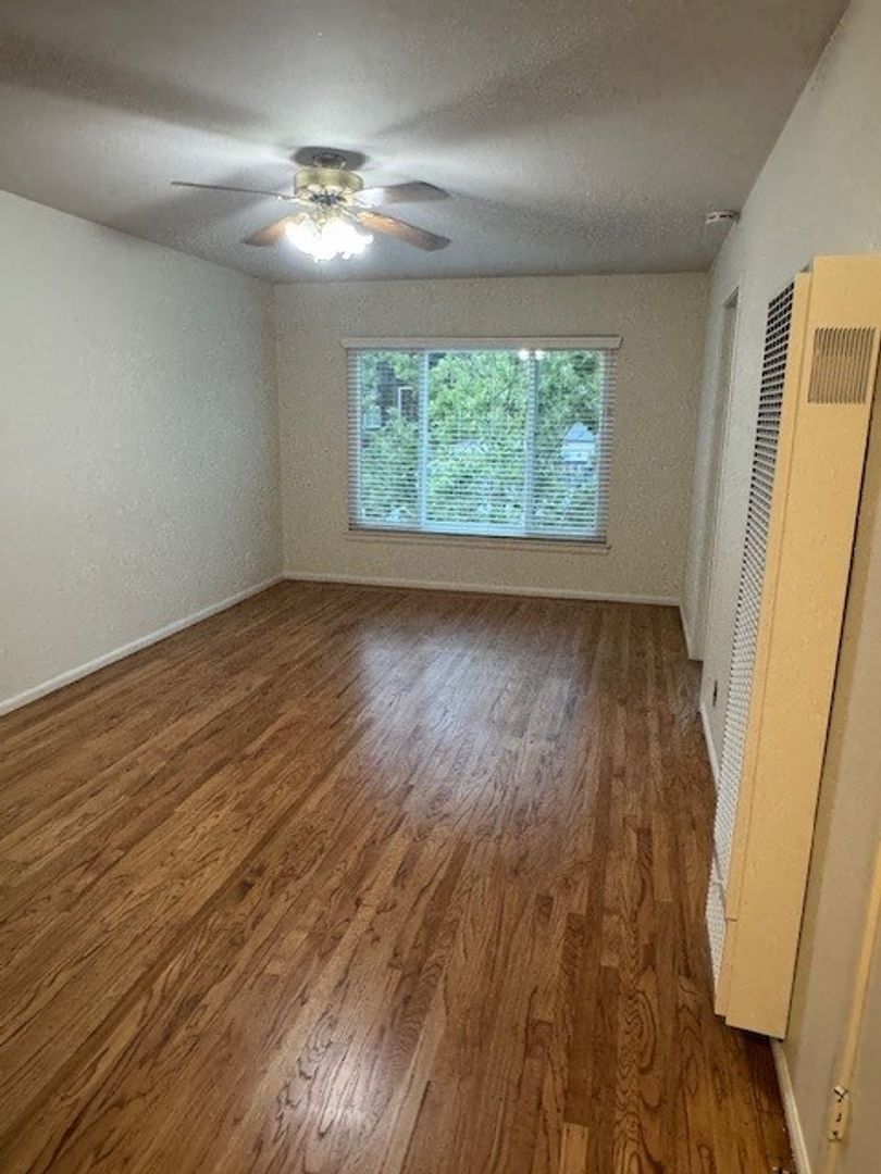 Menlo Park Apartment: Avy Alameda Building