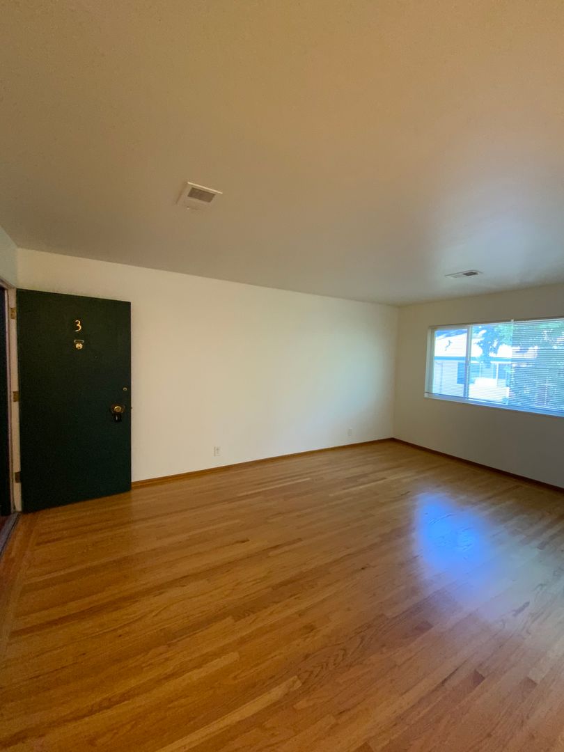 Menlo Park Apartment: 785-815 Roble Avenue