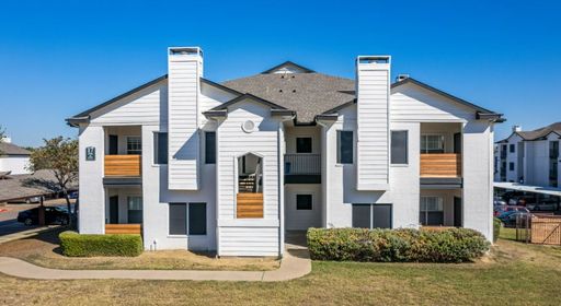 Classic Style One Bedroom Apartment Home with Conveniently Located in North Richland Hills, TX