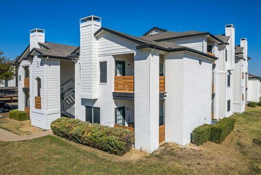 Classic Two Bedroom Apartment Home Conveniently Located in North Richland Hills, TX! – photo 1
