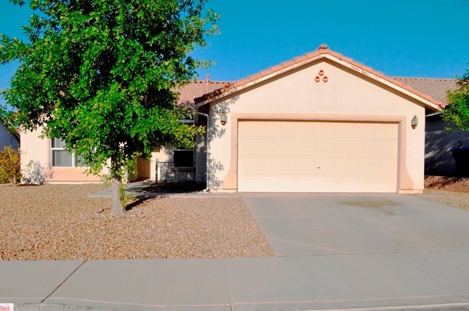 Henderson House: 452 Groft Way
